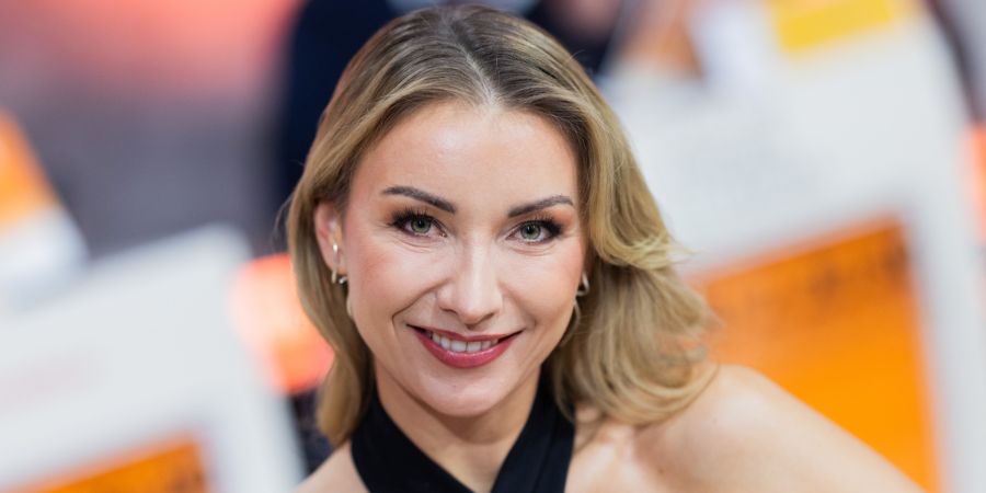 Anna Carina Woitschack single