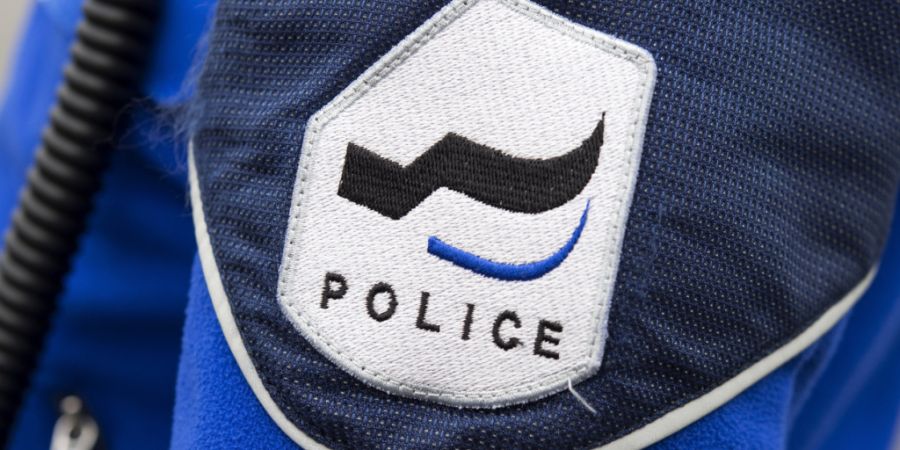 Die Freiburger Polizei hat einen betrunkenen und mutmasslich unter Drogeneinfluss stehenden Autofahrer aus dem Verkehr gezogen. (Symbolbild)