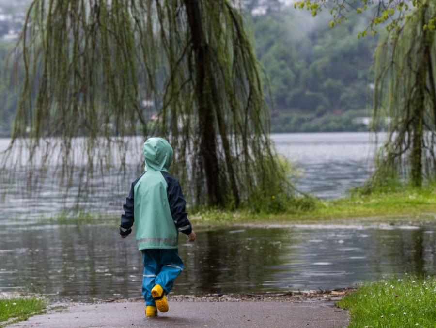 Davon ist aber dieses Jahr zu Beginn des Wochenendes Fehlanzeige: Erst erreichen Regen und wechselhaftes Wetter das Tessin.