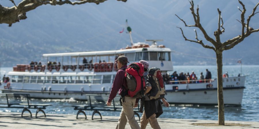 Das Tessin könnte sich in diesem Jahr als sichere und stabile Reise-Alternative erweisen. Im Bild das Ufer des Lago Maggiore in Ascona. (Archivbild)