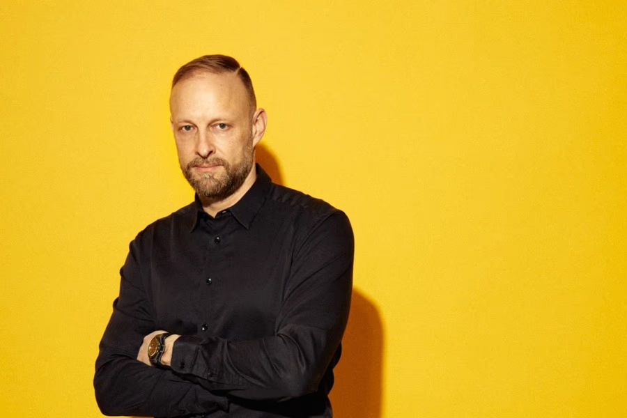 KI-Experte Mike Schwede vermutet, dass der lila Kranz bei Usern mehr Vertrauen wecken soll.