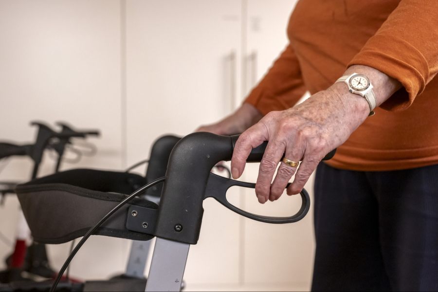 Verschiedene Altersheime lassen Seniorinnen und Senioren Probewohnen. (Symbolbild)