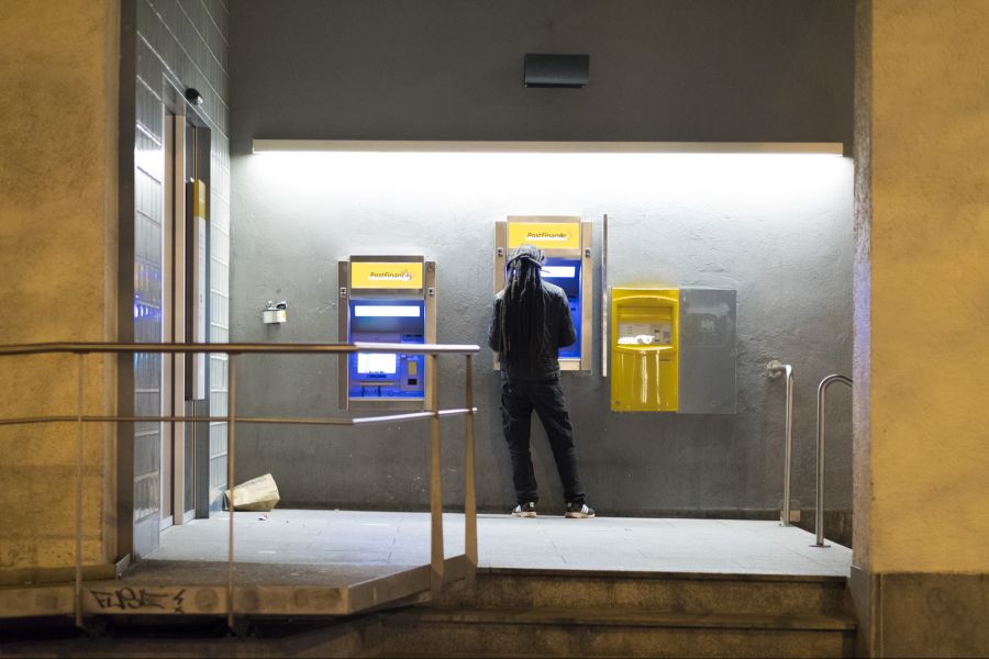 Postfinance kämpft mit Einschränkungen bei Überweisungen in die Länder.