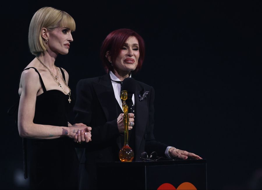 Vor allem bei älteren Personen treten die «Ozempic-Arme» vermehrt auf, da ihre Haut bereits weniger elastisch ist. (Im Bild: Kelly Osbourne)