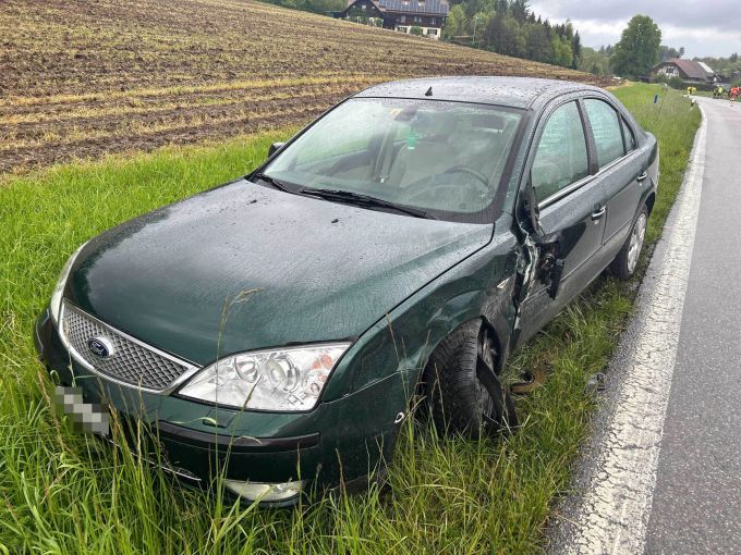 Autofahrerin blickte auf ihr Smartphone. Unfall in Vordemwald