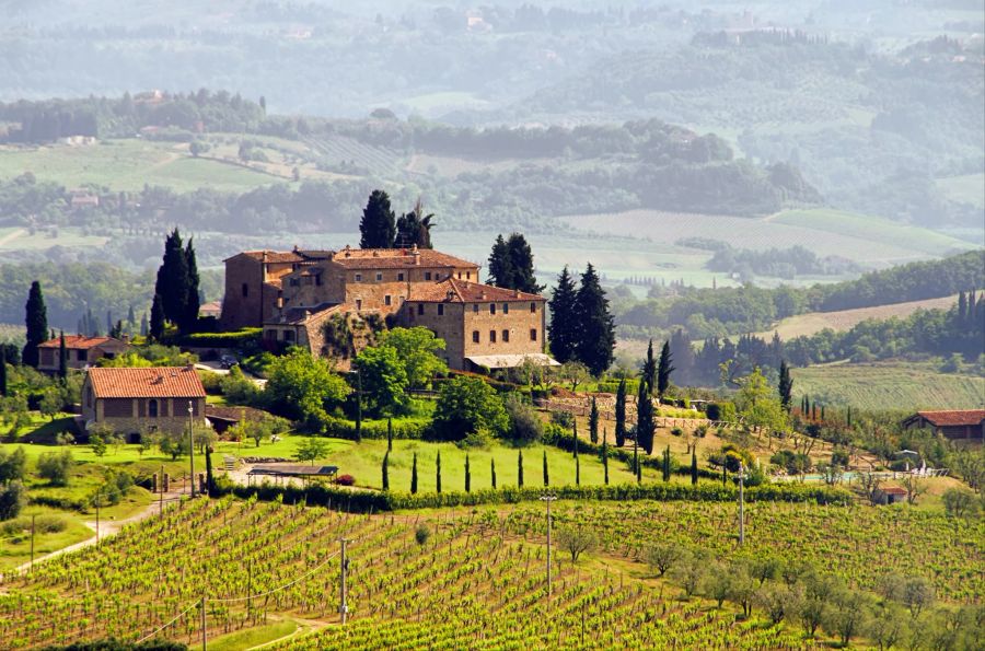 Die Toskana bietet traumhafte Landschaften und  Weingüter.