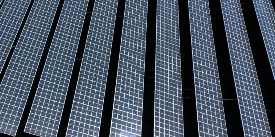 Die Stadt Biel will den Solarausbau auf eigenen Gebäuden voranbringen (Symbolbild)