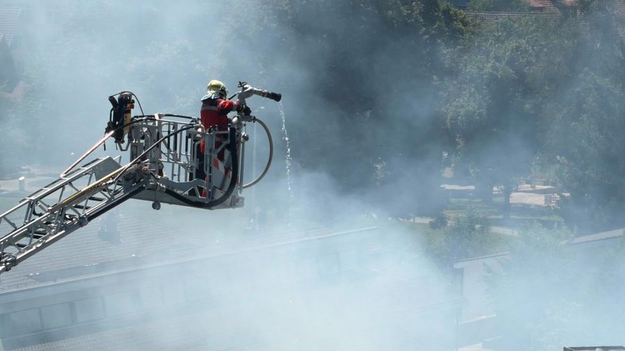 In Bassersdorf ZH brennt es.
