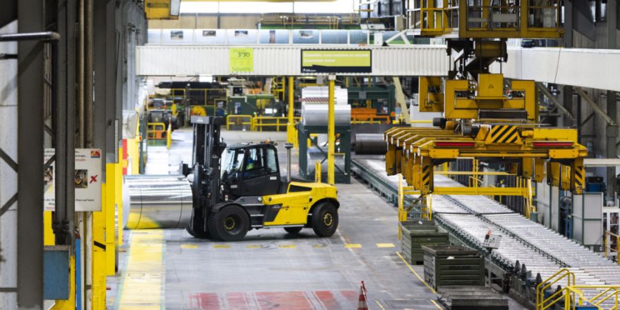 Die Schweizer Wirtschaft dürfte den gestiegenen Ölpreis zu spüren bekommen. (Archivbild)