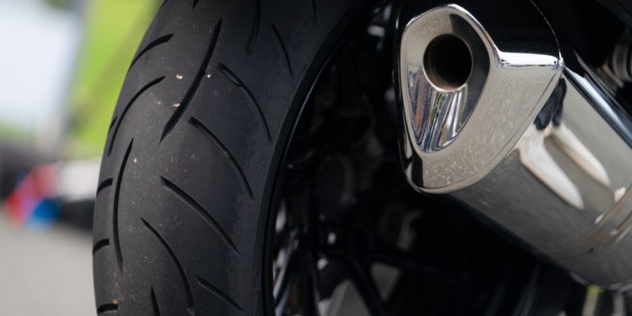 Die Aargauer Polizei hat im Aargau auf beliebten Töffstrecken mehrere Motorradfahrer wegen unnötigen und lärmigen Herumfahrens verzeigt. (Symbolbild)