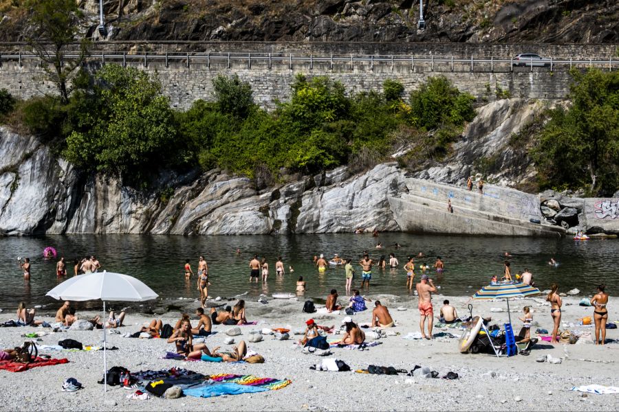 Mit einem extrem heissen Tag rechnet «Meteonews» am Sonntag. Da soll das Thermometer auf bis zu 36 Grad steigen.