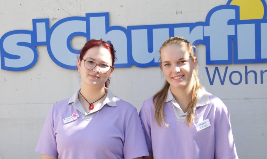 Machen ihre Ausbildung im Alterszentrum Churfirsten (v.l.): Selina Hafner und Annika Langen.