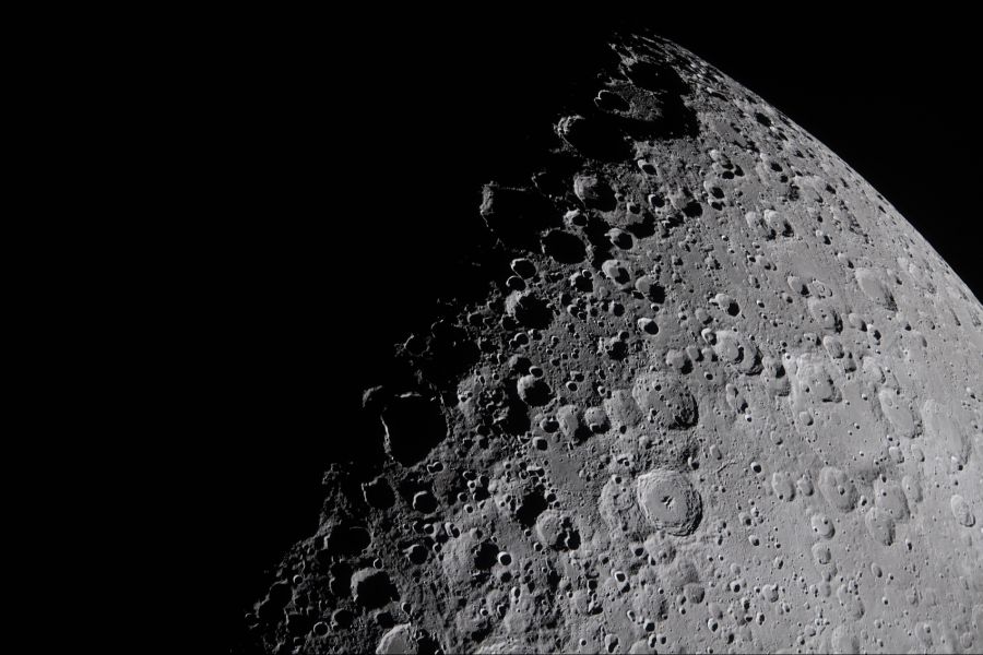 Eine Nasa-Sonde soll einige Tage vor und einige Tage nach dem erwarteten Aufschlag über die Einschlagstelle fliegen.
