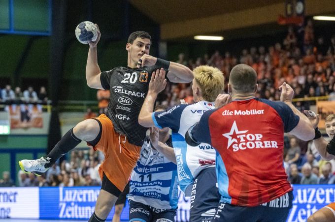 Die Kadetten Schaffhausen verspielen den ersten Matchball. Kriens-Luzern Kadetten Schaffhausen