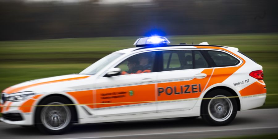 Die Kantonspolizei St. Gallen rückte am Sonntag an den Bahnhof in Uzwil aus. (Symbolbild)