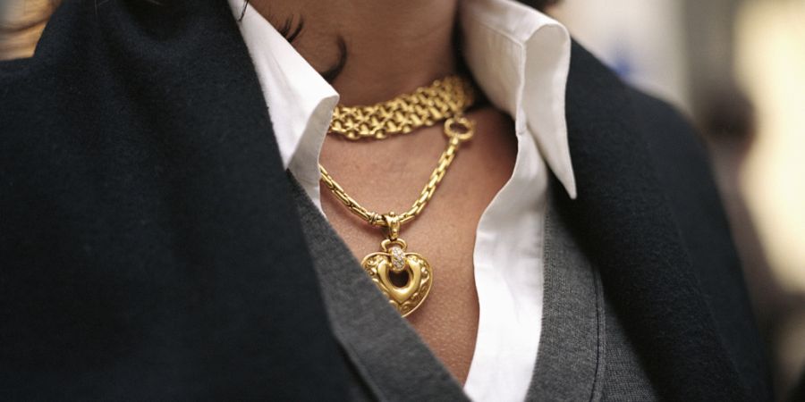 Zwei Diebe hatten es am Freitag in Sursee auf den wertvollen Schmuck ihrer Opfer abgesehen. (Symbolbild)