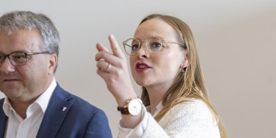 Die bisherigen Regierungsmitglieder Laura Dittli und Andreas Hausheer (beide Mitte) erreichten bei den Gesamterneuerungswahlen in Zug die besten Resultate.