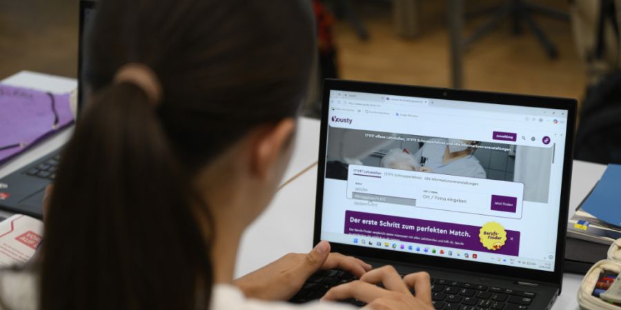 Baselbieter Sekundarschulen sollen mit Organisationen der Arbeitswelt zusammenarbeiten. Dies will die Wirtschaftskammer mit einer Initiative im Bildungsgesetz verankern. (Symbolbild)