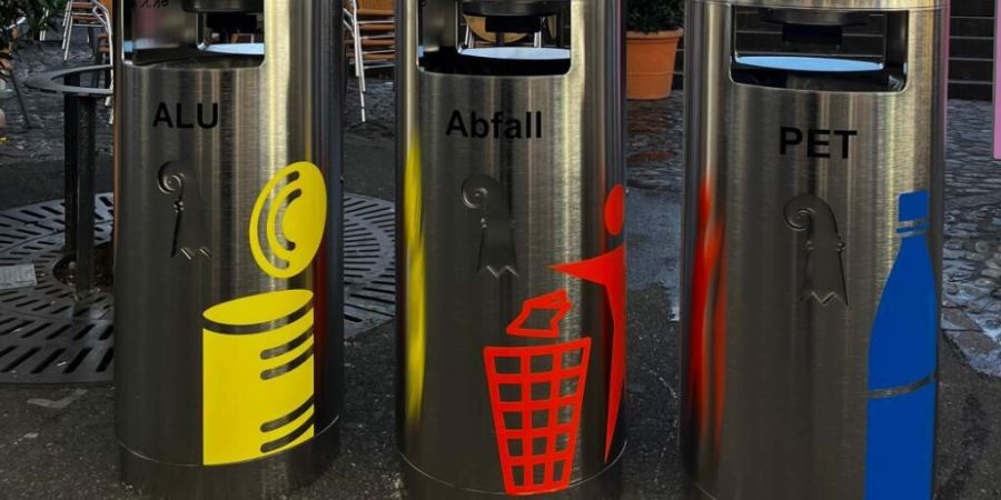 Der Kanton wird die Recycling-Kübel am Montag aus der Basler Innenstadt entfernen und dieses Pilotprojekt auswerten.