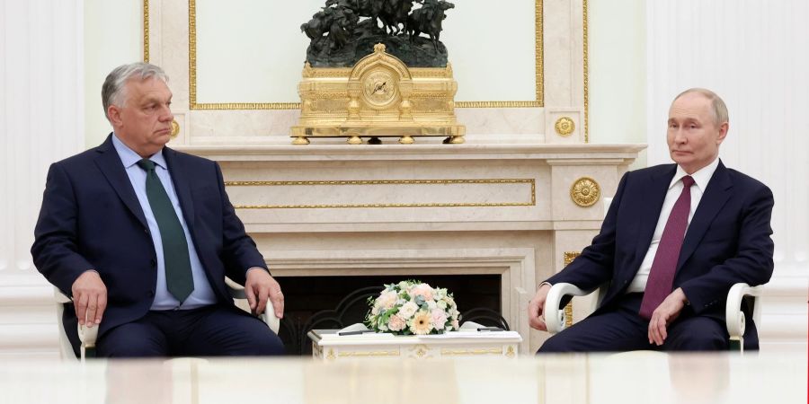 Wie sollte auf dieses Treffen von Orban mit Putin reagiert werden? Das ist die Frage vor dem letzten EU-Aussenministertreffen vor der Sommerpause. (Archivbild)