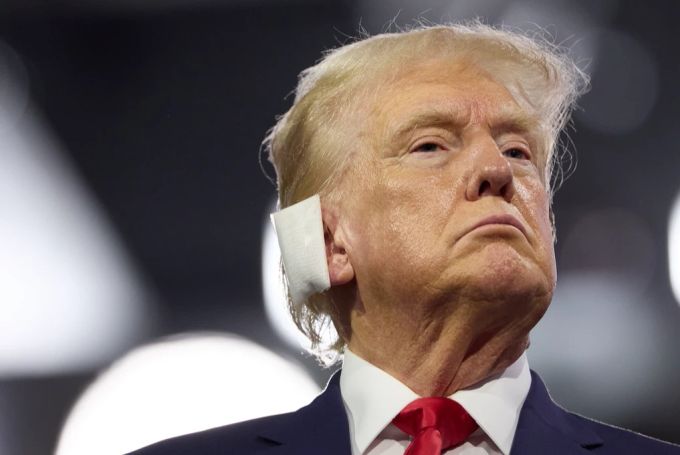 Donald Trump wurde von einem Schuss am Ohr getroffen. Donald Trump