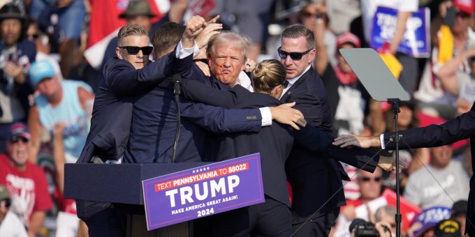 Der Secret Service soll den Schutz um Donald Trump in den vergangenen Wochen erhöht haben. Es soll offenbar eine Drohung aus dem Iran gegeben haben. Donald Trump