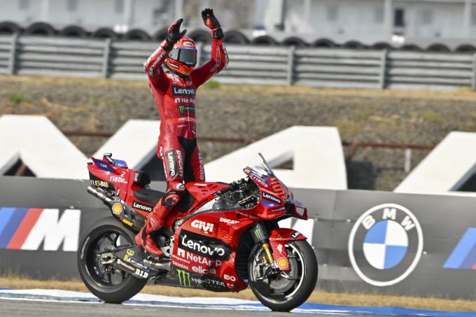 Marc Márquez feierte in Thailand in der MotoGP einen souveränen Sieg. Marc Márquez MotoGP Thailand