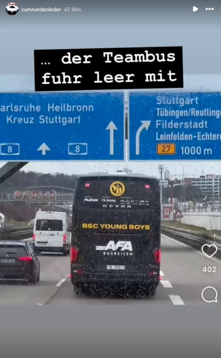 Währenddessen fährt auch der Mannschaftsbus nach Stuttgart.