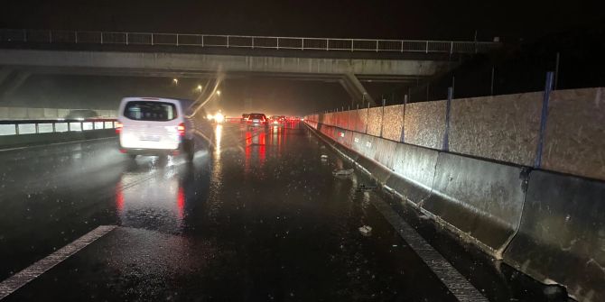 Trümemrteile auf A4