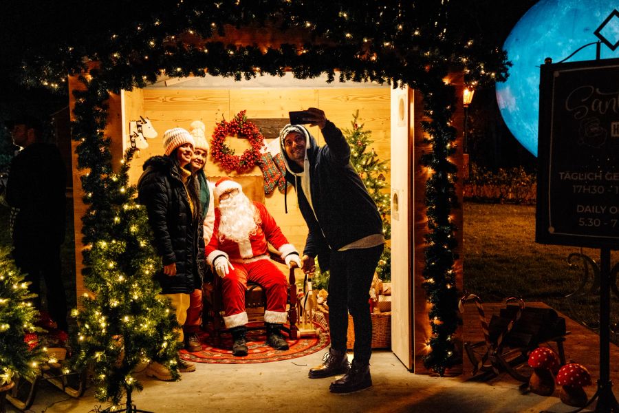 Fotos mit dem Samichlaus können auch gemacht werden.