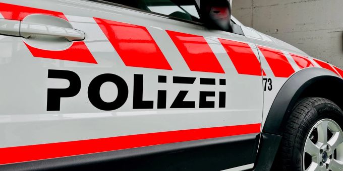 Glarus: Diebstahl aus Fahrzeugen. Glarus