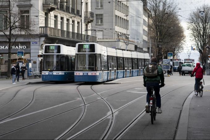 In der Schweiz gibt es 250 verschiedene Transportunternehmen, 18 Tarifverbünde und sogar zwei Tarifwelten. Derzeit laufen Arbeiten, um das Tarifsystem zu harmonisieren. sbb