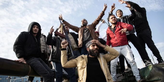 Rebellen in Damaskus feiern die Übernahme der Hauptstadt. Damaskus rebellen feiern