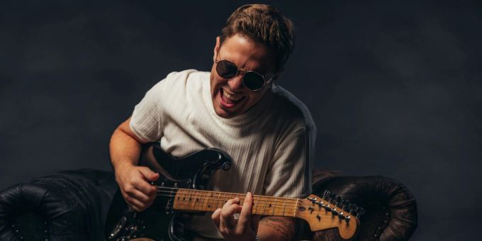 Steht mit «Wackelkontakt» weiter an der Spitze der Charts: Der Musiker Oimara. Steht mit «Wackelkontakt» weiter an der Spitze der Charts: Der Musiker Oimara.