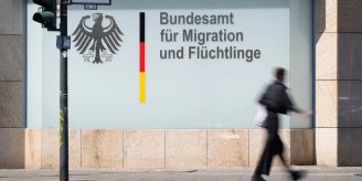 Massnahme - Sommer schlägt humanitäre Aufnahmen statt Asylverfahren vor Massnahme - Sommer schlägt humanitäre Aufnahmen statt Asylverfahren vor