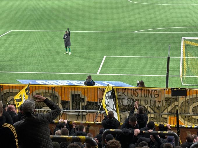 Die YB-Fans verabschieden Jean-Pierre Nsame. YB