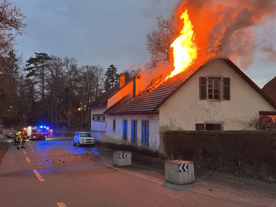 Verletzt wurde durch das Feuer niemand.