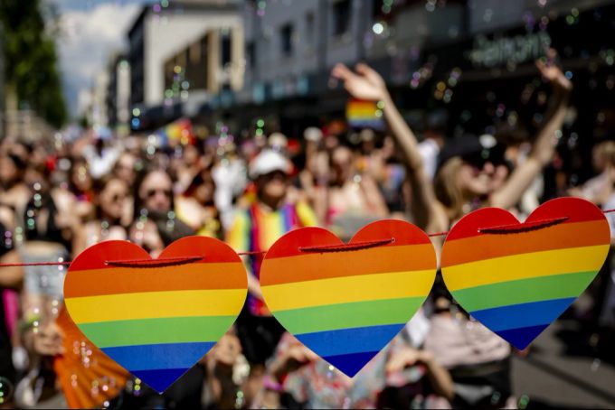 Kein Verbot, aber eine Altersgrenze: Das fordert SVP-Frau Vivienne Huber beim Thema Pride-Paraden. Pride