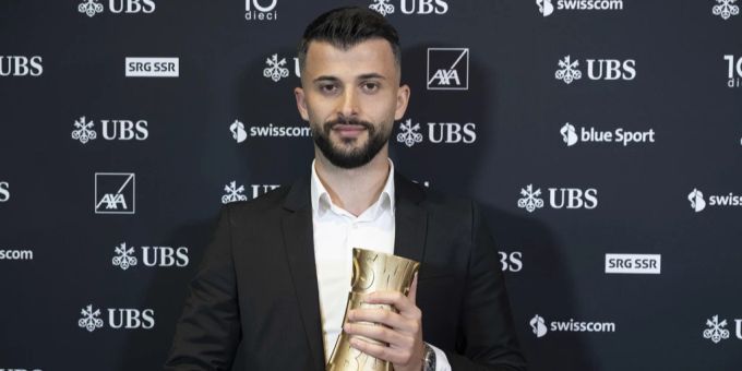 Valon Fazliu vom FC Aarau wird als Challenge League Player 2024 ausgezeichnet. fc aarau