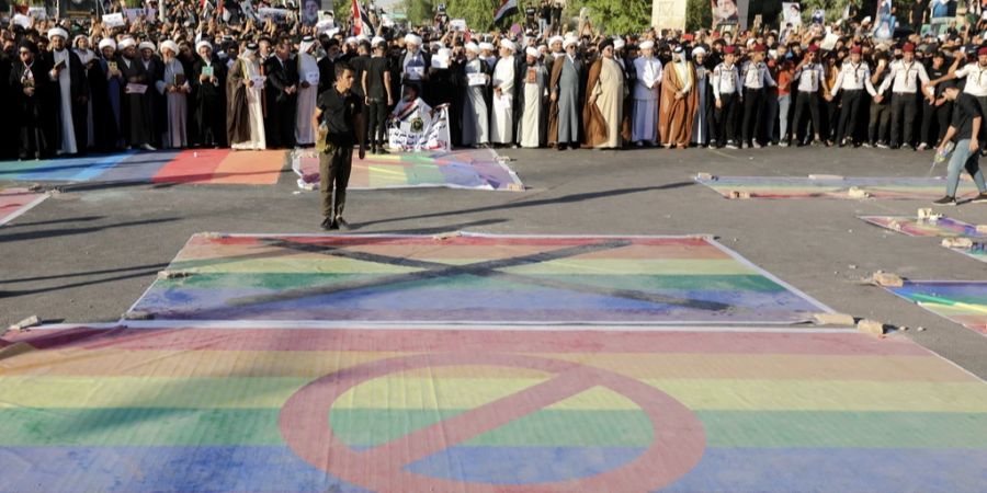 Irak Regenbogenflaggen LGBTQ Homophobie