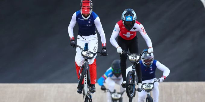 Cedric Butti (r.) wird im BMX-Gesamtweltcup noch abgefangen. (Archivbild) Cedric Butti