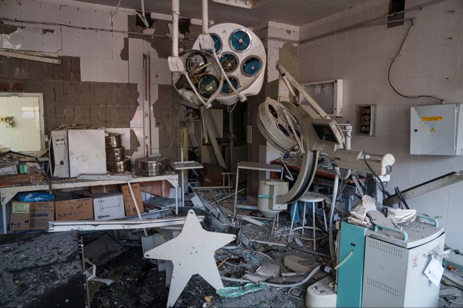 Ein Blick auf die Schäden in dem von russischen Raketen getroffenen Teil des Kinderspital.