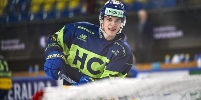 Rico Gredig unterschrieb erst im März seinen ersten Profi-Vertrag. Wenige Monate später haben ihn die New York Rangers gedraftet. Rico Gredig HC Davos