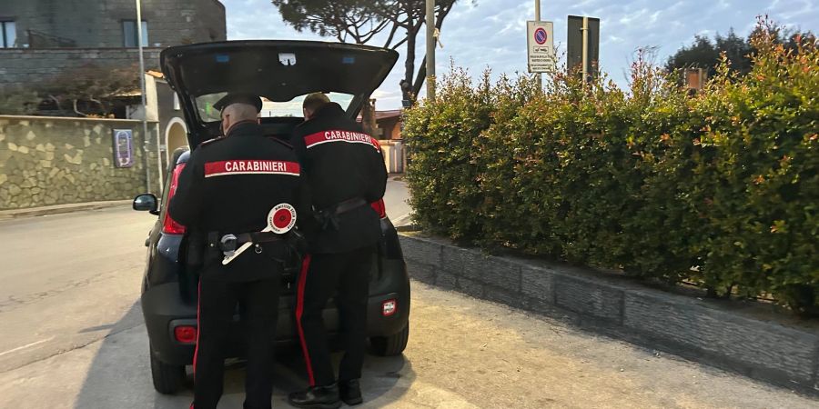 Nach einem Streit wird ein 59-jähriger Mann in Italien laut Polizei von seinem Bruder enthauptet. Die Carabinieri ermitteln.