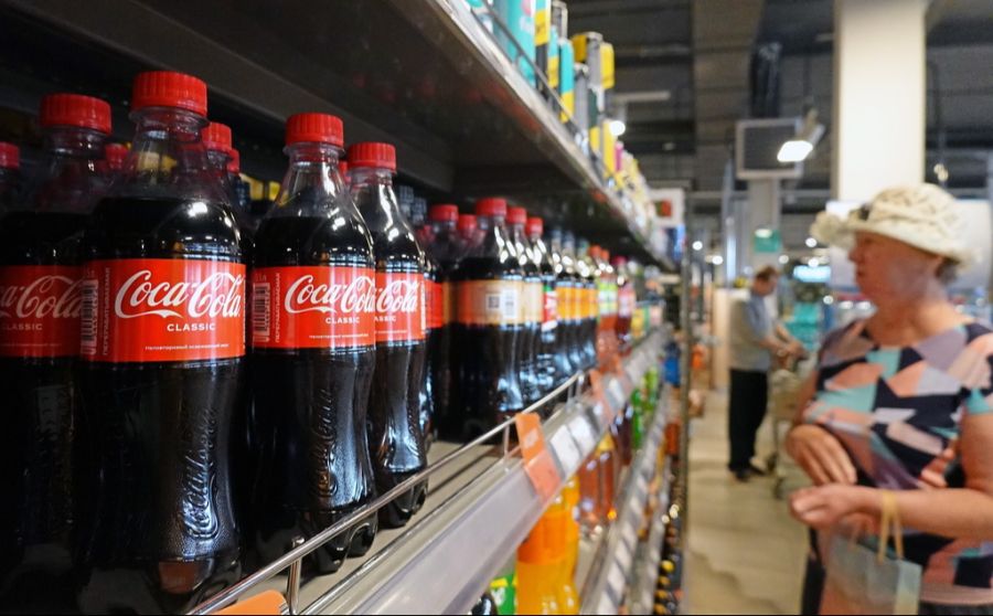 Trotz westlicher Sanktionen wird in Russland nach wie vor Coca-Cola verkauft. (Archiv)