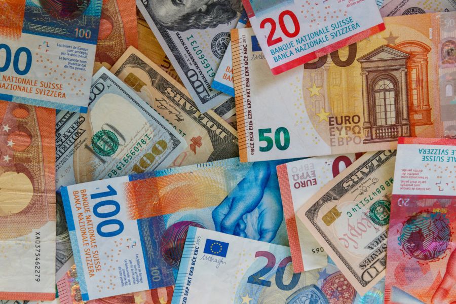 dollar franken scheine symbolbild
