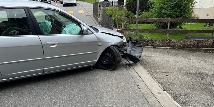 In Appenzell prallte eine Autofahrerin in einen Zaun. Selbstunfall Appenzell