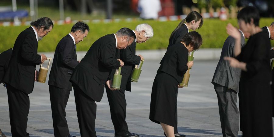 In der japanischen Stadt Hiroshima wird der Opfer des Atombombenabwurfs vor 80 Jahren gedacht.