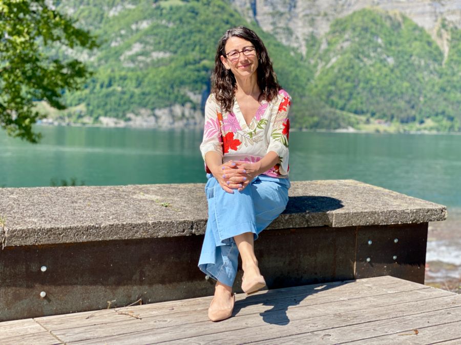 «Es heisst gern, die Generation Z sei faul», sagt Familienbloggerin Rita Angelone. Wollten junge Menschen aber sogar freiwillig arbeiten, würden ihnen Steine in den Weg gelegt.
