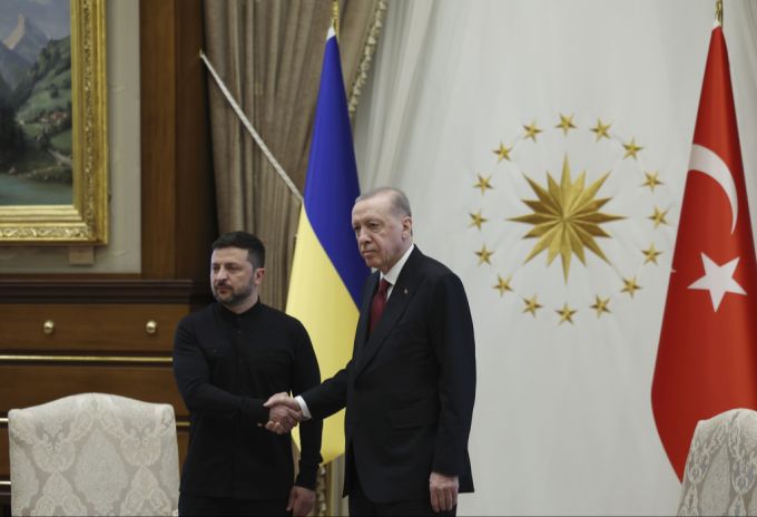 Vor den Verhandlungen zum Ukraine Krieg mit Russland werden sich der ukrainische Präsident Selenskyj und der türkische Staatschef Erdogan beraten. Ukraine Krieg